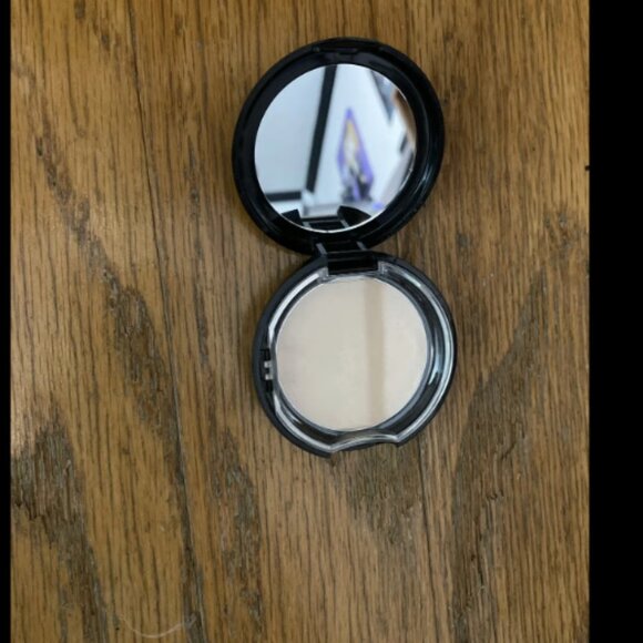 EGLIPS Blur Powder Pack 21 Setting Face Powder NEW - Picture 2 of 3